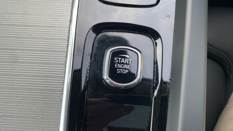 Volvo XC60 2.0 T6 [350] RC PHEV Plus Dark 5dr AWD Geartronic Estate